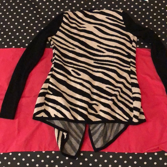 Sweater, wrap-around zebra print. Never worn. - Picture 2 of 3